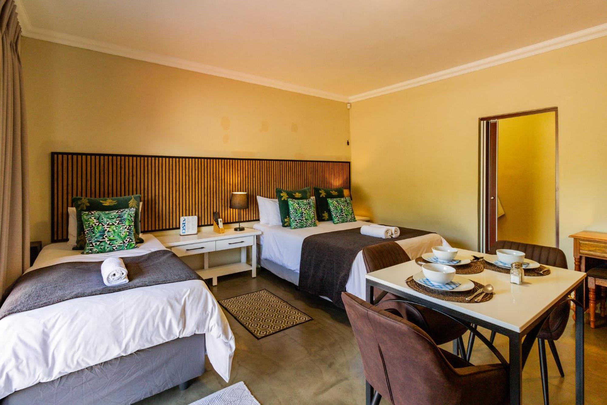 Pumleni Guesthouse Hartbeespoort Exterior photo